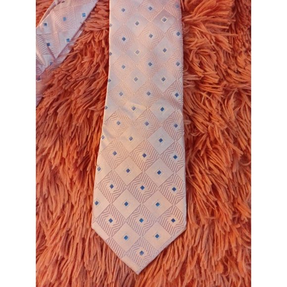 Men's Michael Michael Kors Diamond Print Light Pink/Blue 100% Silk Tie - Picture 2 of 6